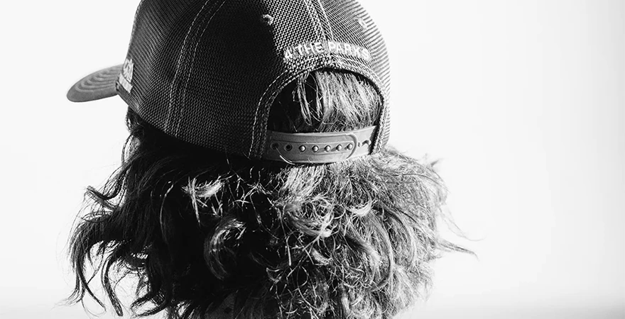Que diferencia la gorra trucker de otras gorras copia